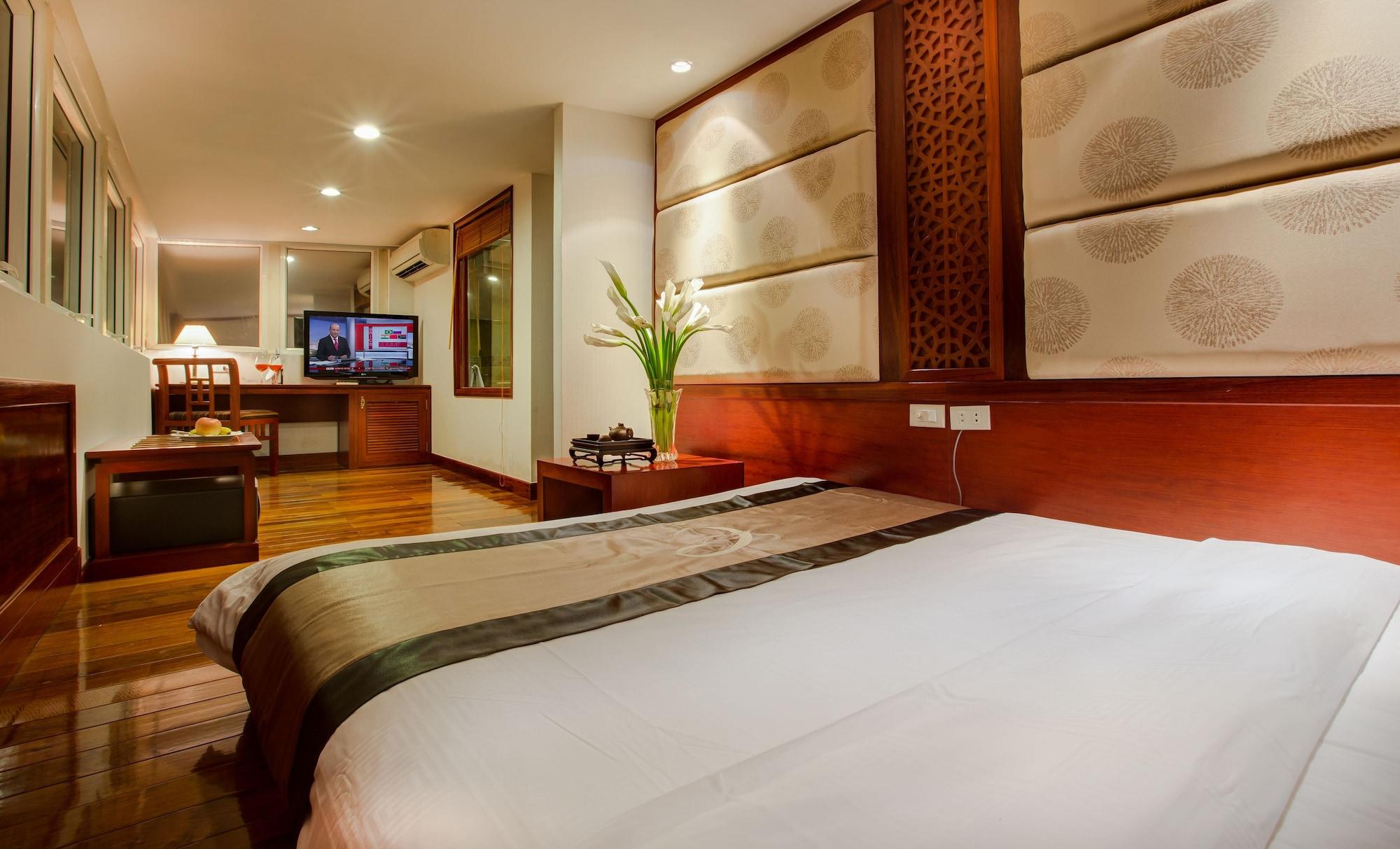 Conifer Boutique Hotel Hanoi Exterior photo
